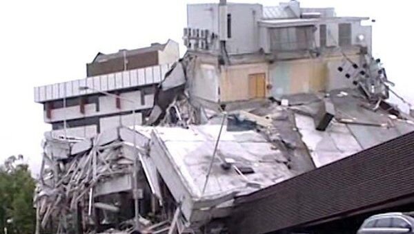 Землетрясение в считаные минуты превратило город в руины