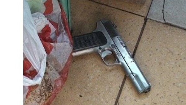 Боевой пистолет, изъятый в ходе задержания вооруженного преступника в Иркутске 