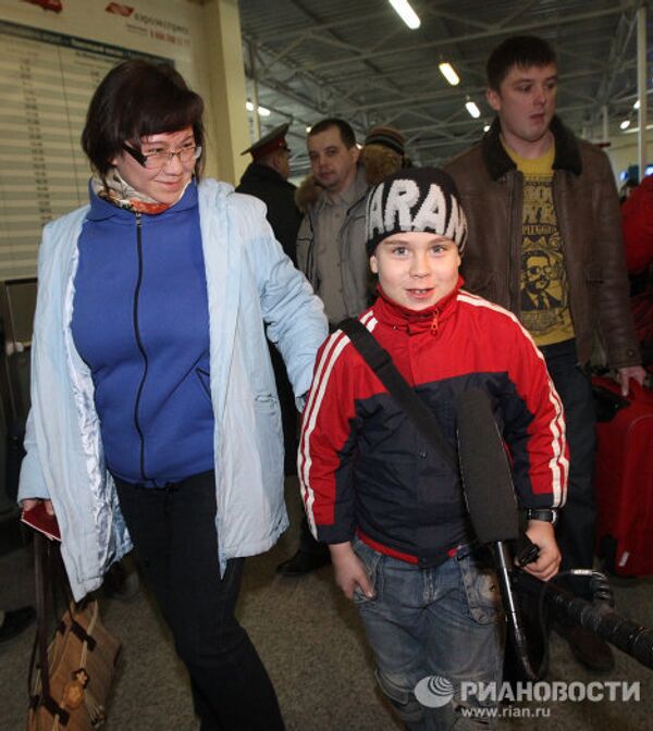 Встреча российских граждан, эвакуированных из Ливии в аэропорту Домодедово