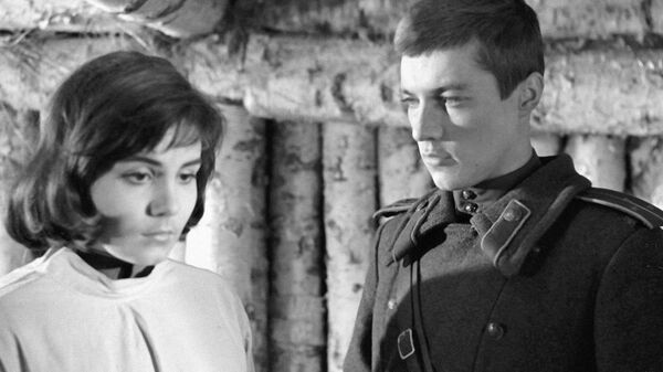 Малявина и Жариков в сцене из фильма Иваново детство