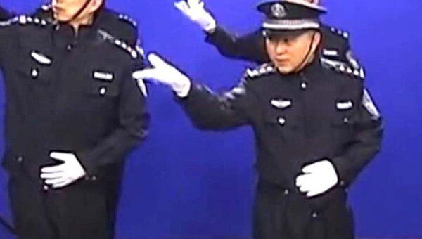 Китайские полицейские своими танцами взорвали интернет 