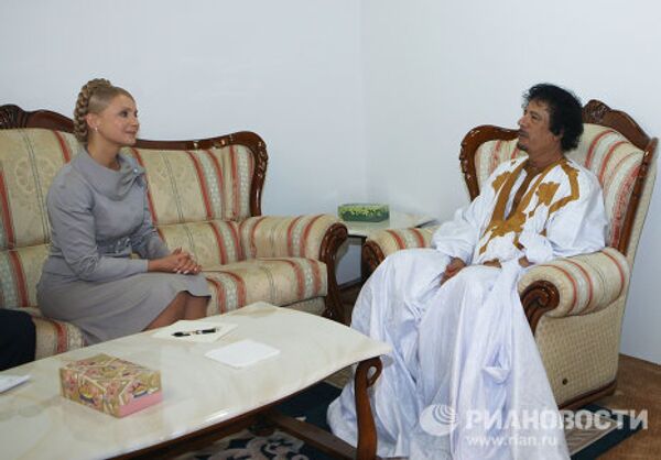 Юлия Тимошенко и Муамар Каддафи во время встречи в Триполи