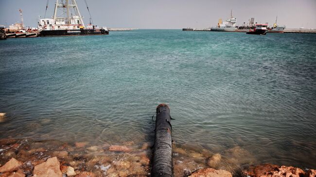 Вид на нефтяной терминал в городе Бреге. Архивное фото