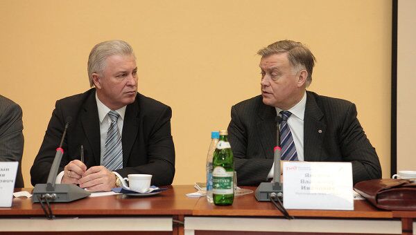 Подписание соглашения между главой РЖД В.Якуниным и президентом Бурятии В.Наговицыным