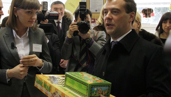 Президент РФ Д.Медведев посетил ТЦ Романтика