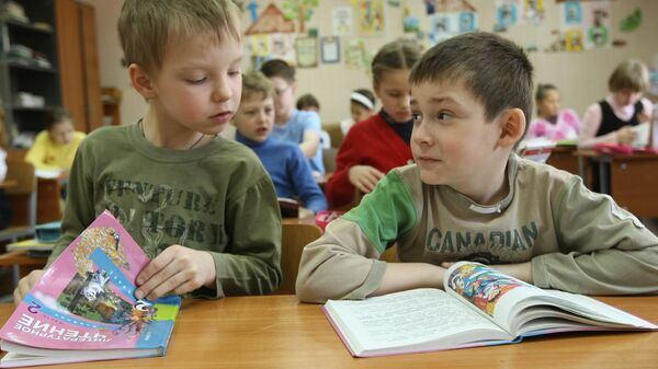 Образовательный процесс в новосибирской школе, архивное фото