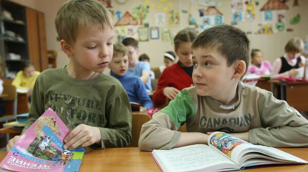 Образовательный процесс в новосибирской школе, архивное фото