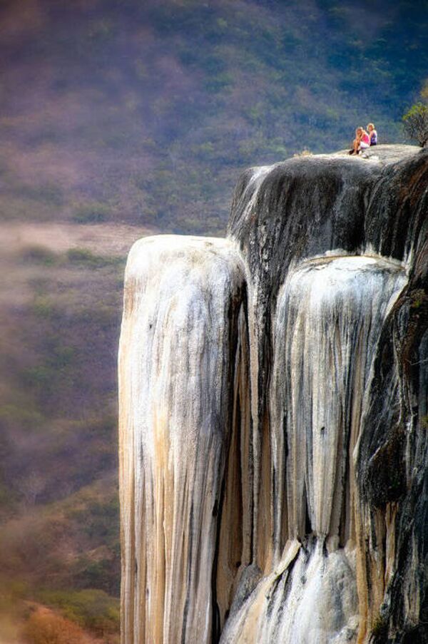 Неподвижные водопады из камня в Мексике