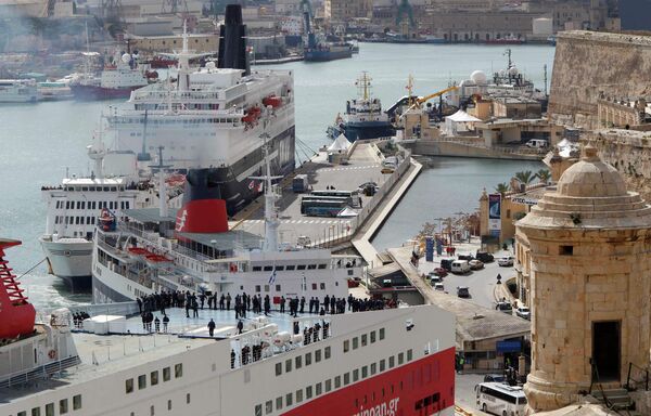 Порт мальтийского города Валетта, куда прибывают сда с эвакуаированными из Ливии гражданами