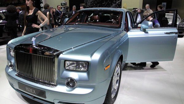Автомобиль Rolls Royce 102ex на Женевском автосалоне