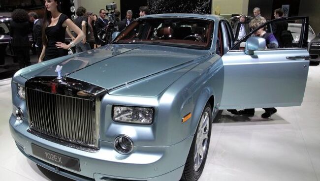 Автомобиль Rolls Royce 102ex на Женевском автосалоне