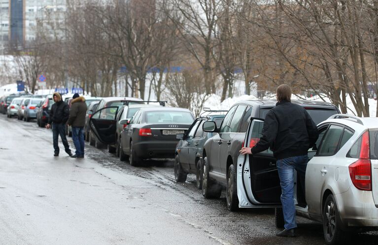 В Москве выстроились гигантские очереди на техосмотр В Москве выстроились гигантские очереди на техосмотр