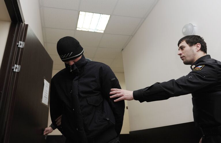 Арест бывшего лейтенанта МЧС Юрия Жидкова, подозреваемого в убийстве экс-участника телепроекта Дом-2 Андрея Кадетова Арест бывшего лейтенанта МЧС Юрия Жидкова, подозреваемого в убийстве экс-участника телепроекта Дом-2 Андрея Кадетова