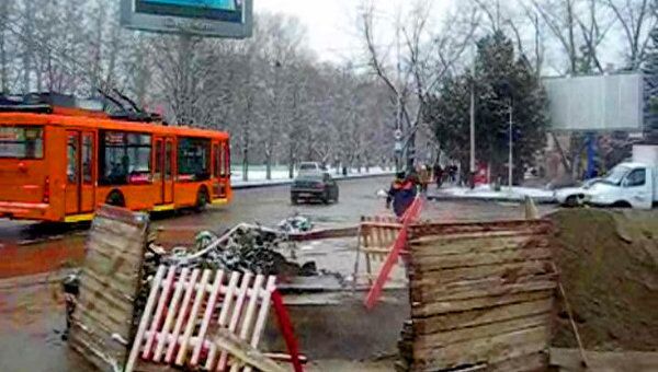 Провал тротуара и авария в Краснодаре