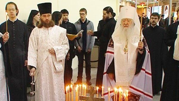 На 40-й день в Домодедово отслужили молебен в память о жертвах теракта
