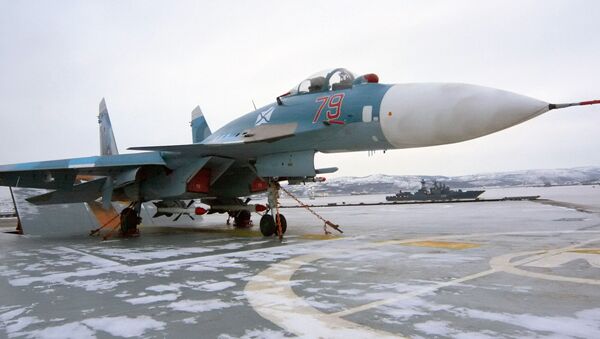 Многоцелевой палубный истребитель Су-33. Архивное фото