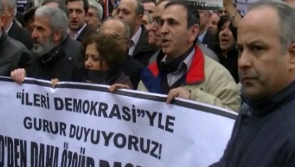 Более 300 журналистов Турции выразили протест против ареста коллег