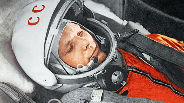 Летчик-космолнавт Ю.Гагарин в кабине космического корабля “Восток”. Архив