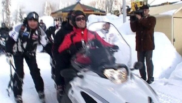 Медведев прокатил президента Азербайджана на снегоходе