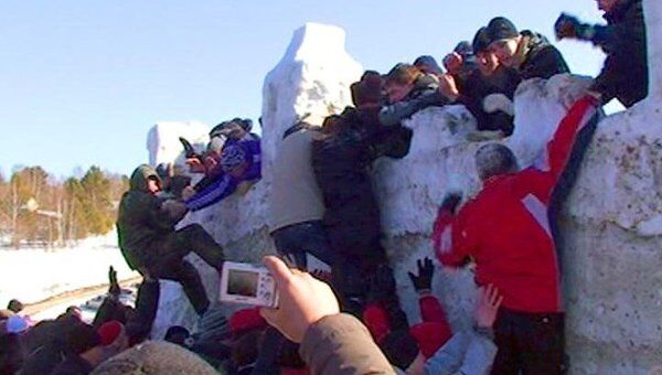 Масленицу на Байкале праздновали взятием снежного городка и хороводами