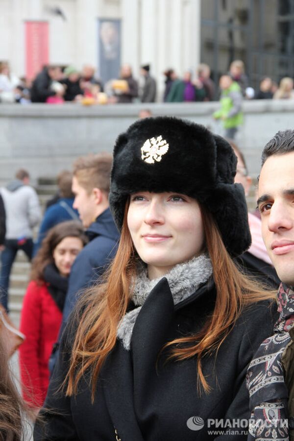 путешествие в англию биг бен. туризм в великобритании. туристы в лондоне. лондон люди. британия люди.