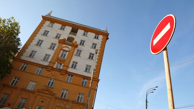 Здание американского посольства в Москве. Архивное фото