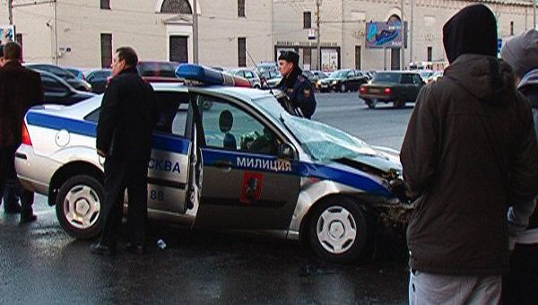 Машина ГИБДД попала в крупное ДТП в центре Москвы