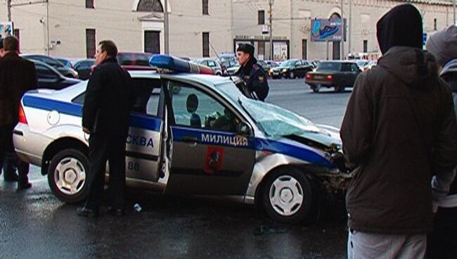 Машина ГИБДД попала в крупное ДТП в центре Москвы