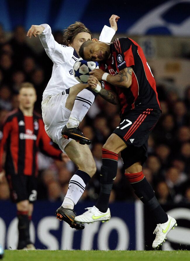 Игровой момент матча Тоттенхэм - Милан