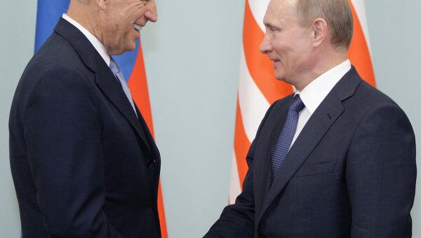 Путин предложил Байдену сделать исторический шаг и отменить визы