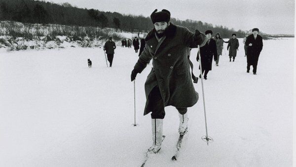 Фидель Кастро катается на лыжах во время визита в СССР. Фото Альберто Корда, 1964 год