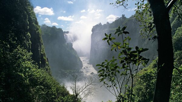 Водопад Виктория на границе Замбии и Зимбабве