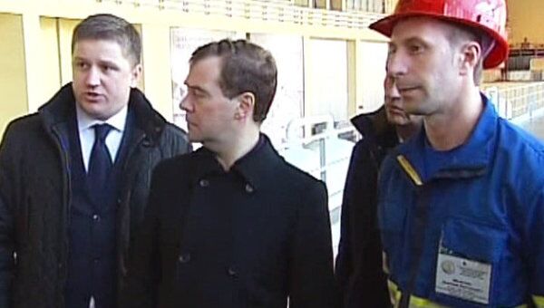 Медведеву показали, как восстанавливают Саяно-Шушенскую ГЭС
