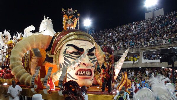 Парад победителей на карнавале в Рио-де-Жанейро