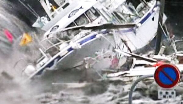 Новые кадры разрушительного цунами у берегов Японии 