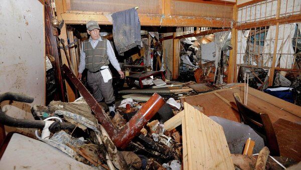 В разрушенном землетрясением городе Сендай