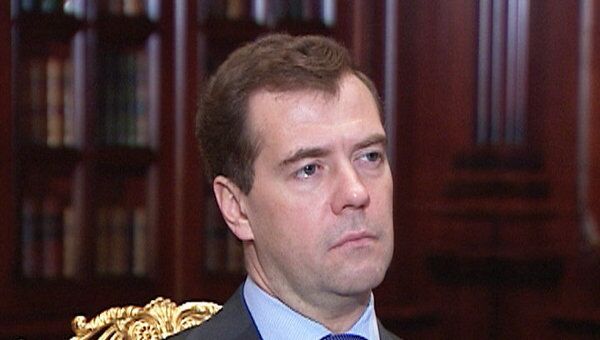 Медведев поставил задачу правительству РФ помочь Японии топливом