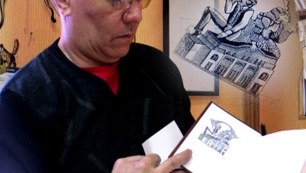 Томский художник заработал на трехкомнатную квартиру с помощью книг