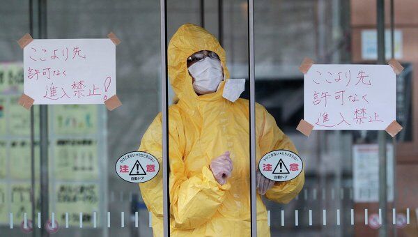 Зона проверки на радиацию жителей, эвакуированных из окрестностей АЭС Фукусима