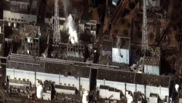 Спутниковая съемка последствий землетрясения на АЭС Фукусима-1, 16 марта 2011 г.