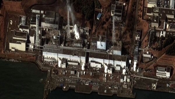 Спутниковая съемка последствий землетрясения на АЭС Фукусима-1, 16 марта 2011 г.