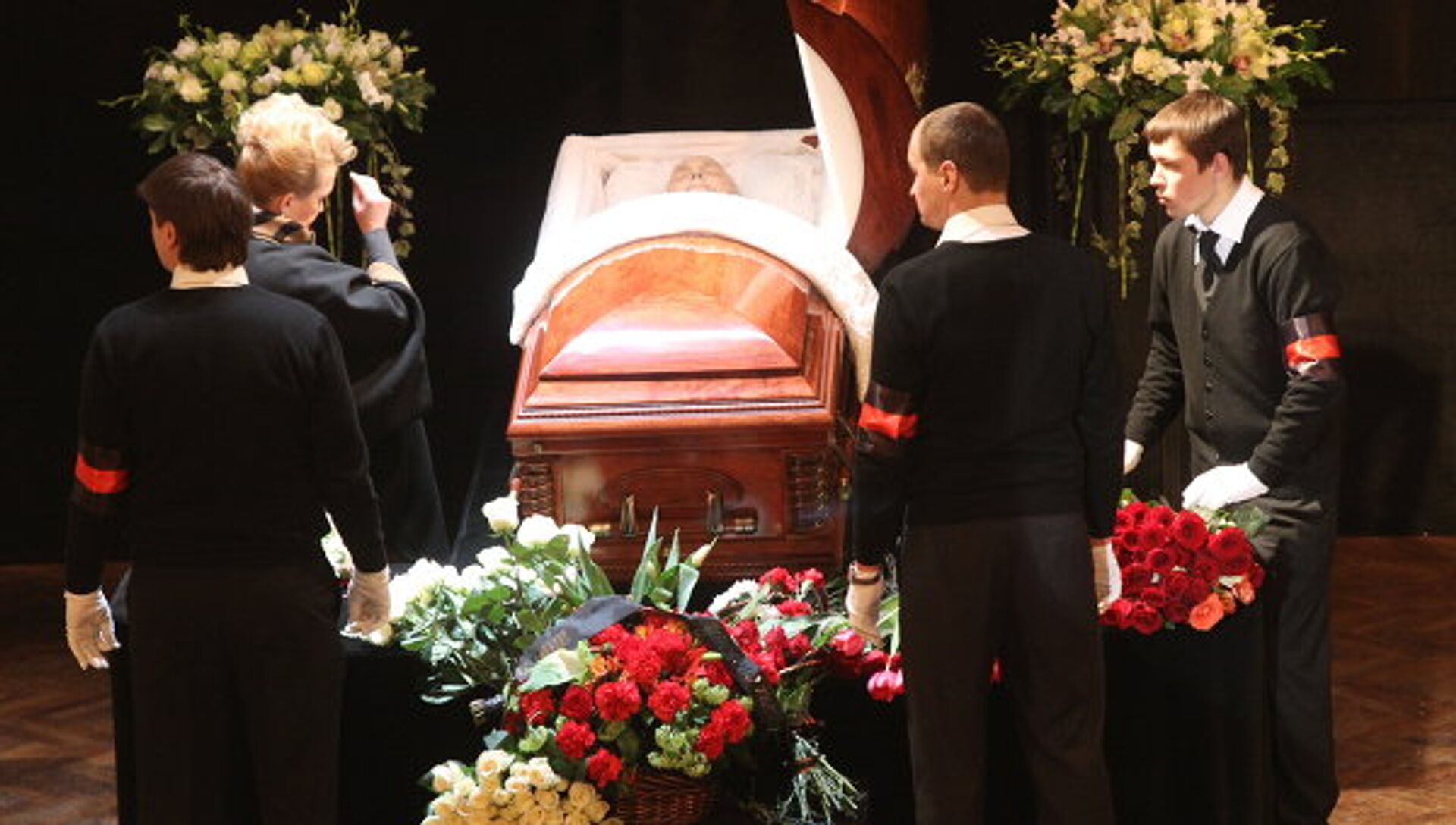 Прощание юрия соломина. Похороны Виталия Вульфа.