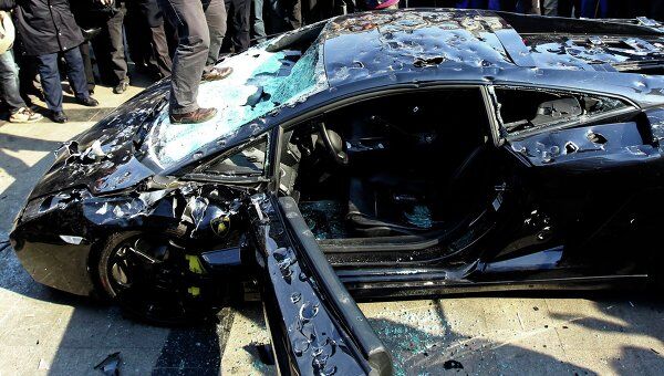 Владелец Lamborghini Gallardo публично уничтожил свой автомобиль