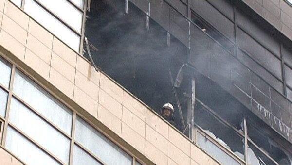 Из-за пожара в конструкторском бюро в Москве эвакуированы 500 человек