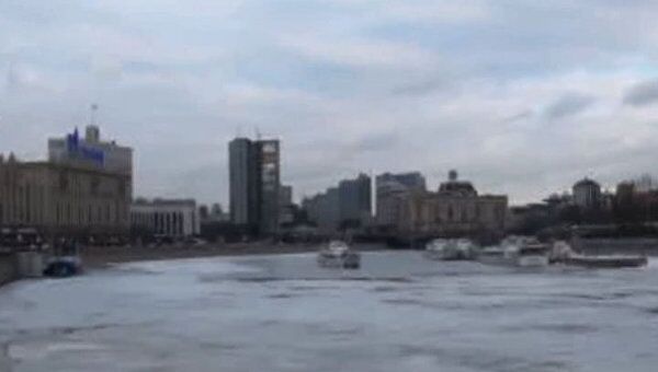 яхты-ледоколы на Москве-реке