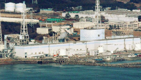 Поврежденные реакторы АЭС Фукусима-1 в Японии, 17 марта 2011 г.