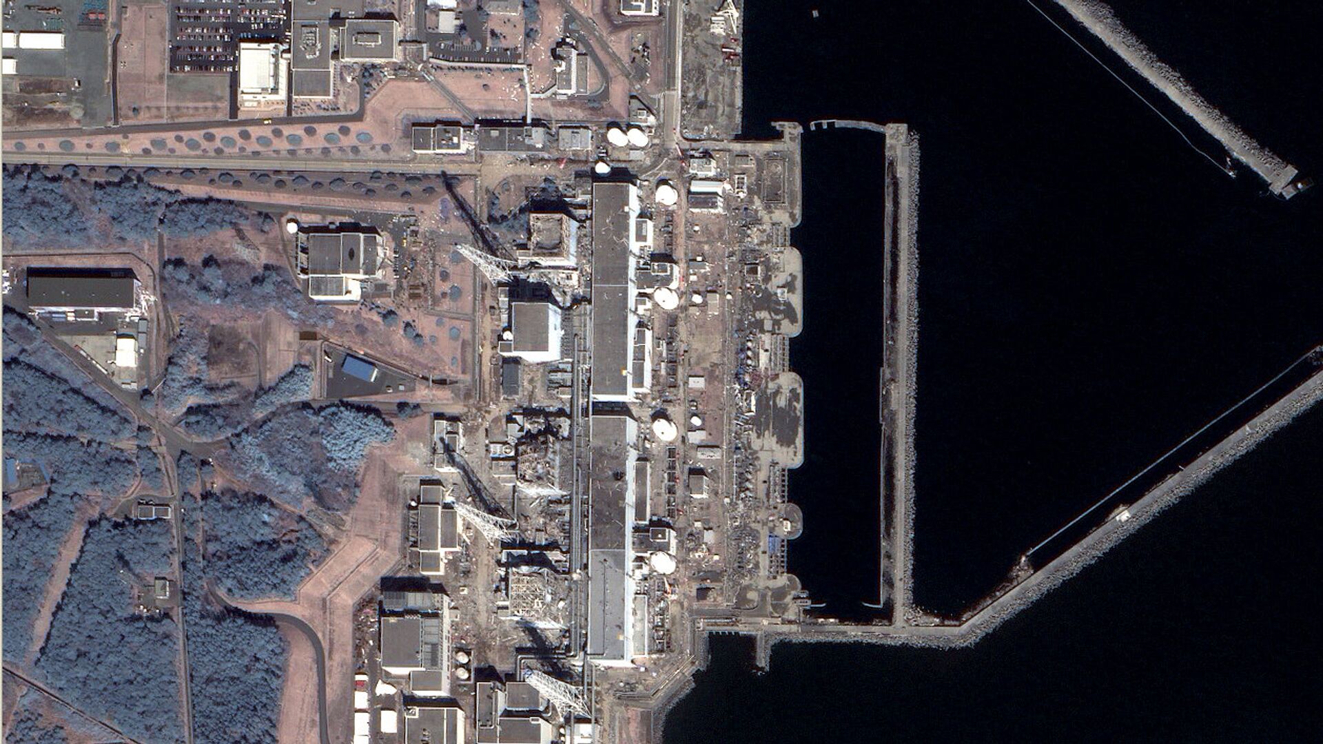 АЭС Фукусима-1, 17 марта 2011 - РИА Новости, 1920, 12.03.2020