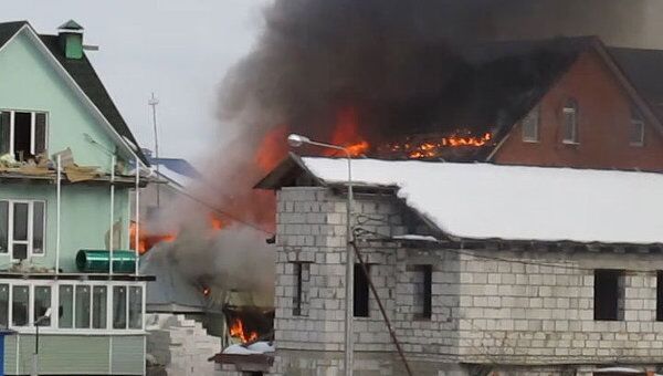 В дачном обществе недалеко от МКАД сгорели два дома 