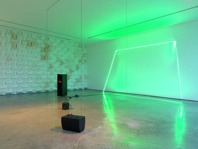 Работа Харуна Мирзы (Haroon Mirza), представленная в рамках проекта ILLUMInations на 54-й Венецианской биеннале современного искусства 