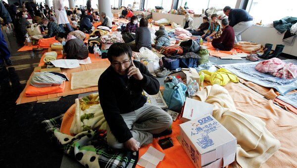 Люди, эвакуированные после землетрясения в Японии